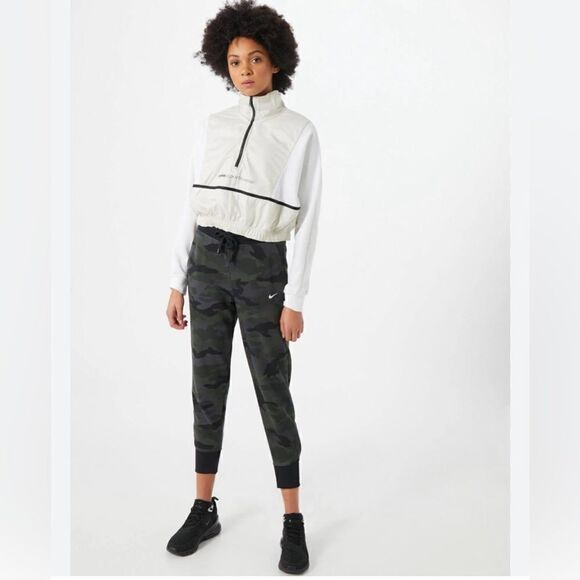 Nike Dri-Fit Get Fit Women's 7/8 Camo Training Pants - Picture 4 of 9